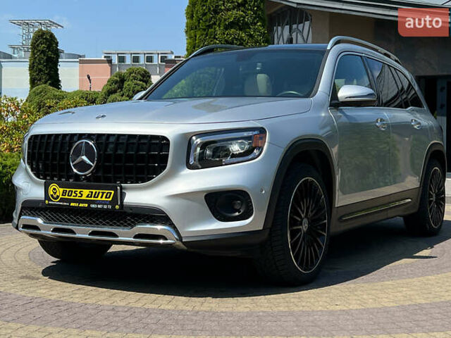Серый Мерседес GLB-Class, объемом двигателя 2 л и пробегом 21 тыс. км за 33900 $, фото 2 на Automoto.ua