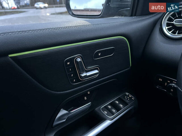 Серый Мерседес GLB-Class, объемом двигателя 1.99 л и пробегом 49 тыс. км за 27700 $, фото 19 на Automoto.ua