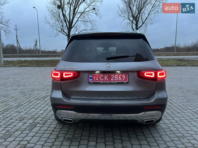 Серый Мерседес GLB-Class, объемом двигателя 1.99 л и пробегом 49 тыс. км за 27700 $, фото 6 на Automoto.ua