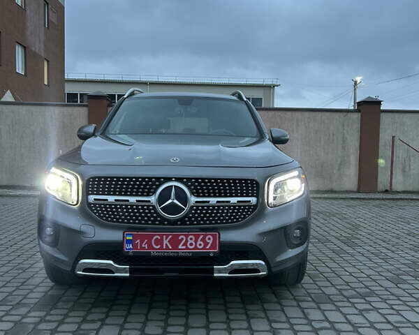 Серый Мерседес GLB-Class, объемом двигателя 1.99 л и пробегом 49 тыс. км за 27700 $, фото 4 на Automoto.ua