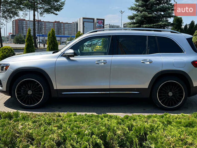 Серый Мерседес GLB-Class, объемом двигателя 2 л и пробегом 21 тыс. км за 33900 $, фото 3 на Automoto.ua