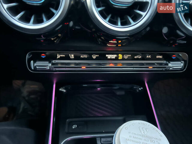 Серый Мерседес GLB-Class, объемом двигателя 1.99 л и пробегом 49 тыс. км за 27700 $, фото 20 на Automoto.ua