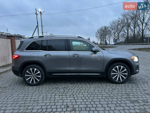 Серый Мерседес GLB-Class, объемом двигателя 1.99 л и пробегом 49 тыс. км за 27700 $, фото 3 на Automoto.ua