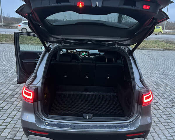 Серый Мерседес GLB-Class, объемом двигателя 1.99 л и пробегом 49 тыс. км за 27700 $, фото 8 на Automoto.ua