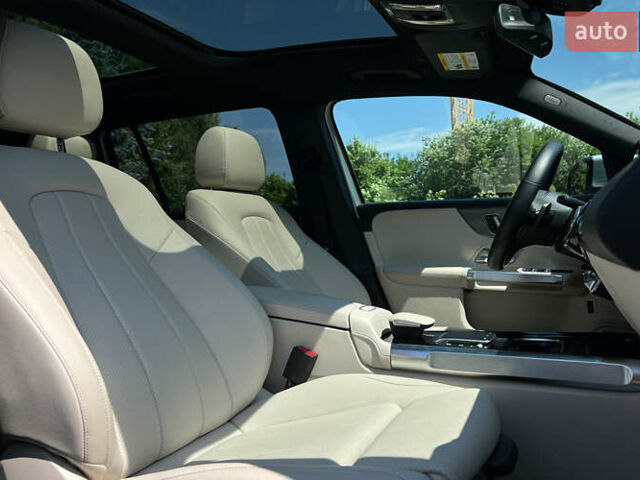 Серый Мерседес GLB-Class, объемом двигателя 2 л и пробегом 21 тыс. км за 33900 $, фото 8 на Automoto.ua