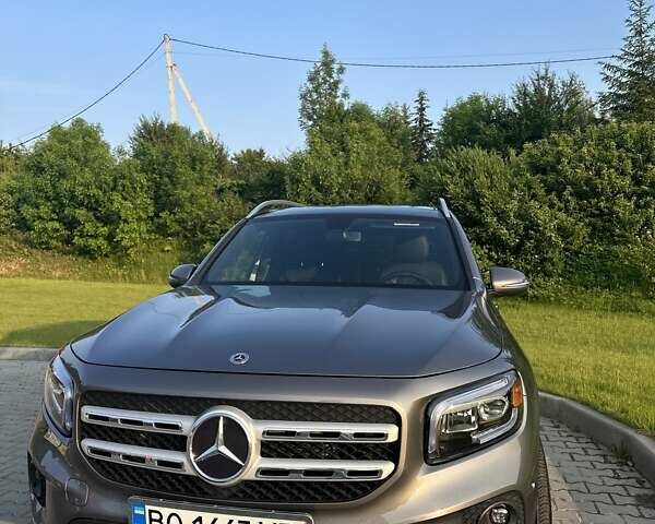 Серый Мерседес GLB-Class, объемом двигателя 1.99 л и пробегом 60 тыс. км за 30900 $, фото 1 на Automoto.ua