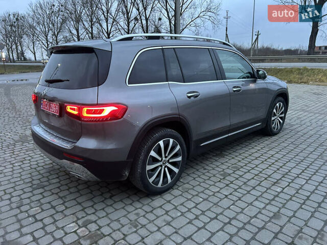 Серый Мерседес GLB-Class, объемом двигателя 1.99 л и пробегом 49 тыс. км за 27700 $, фото 2 на Automoto.ua