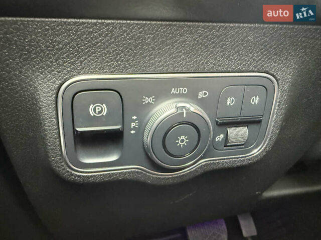 Сірий Мерседес GLB-Class, об'ємом двигуна 1.99 л та пробігом 29 тис. км за 35000 $, фото 23 на Automoto.ua