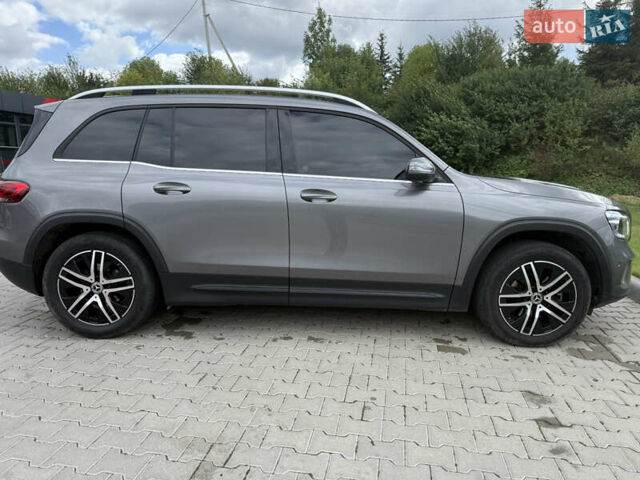 Серый Мерседес GLB-Class, объемом двигателя 2 л и пробегом 169 тыс. км за 30999 $, фото 3 на Automoto.ua