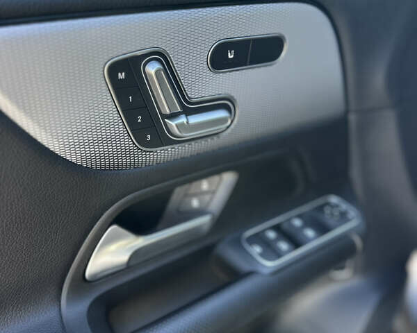 Серый Мерседес GLB-Class, объемом двигателя 1.95 л и пробегом 27 тыс. км за 37500 $, фото 15 на Automoto.ua