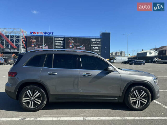Серый Мерседес GLB-Class, объемом двигателя 1.95 л и пробегом 27 тыс. км за 37500 $, фото 4 на Automoto.ua