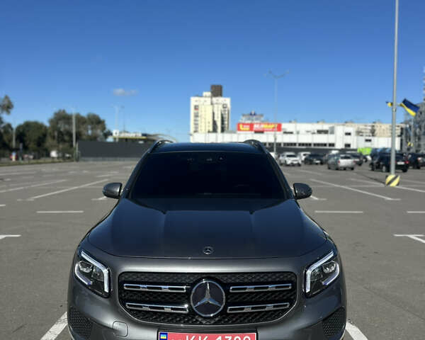 Серый Мерседес GLB-Class, объемом двигателя 1.95 л и пробегом 27 тыс. км за 37500 $, фото 2 на Automoto.ua