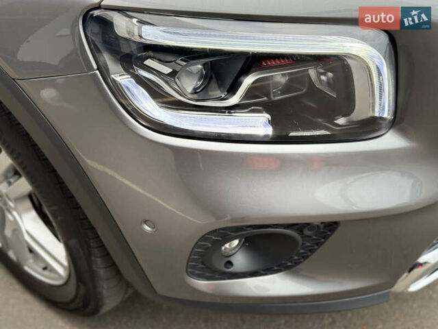 Сірий Мерседес GLB-Class, об'ємом двигуна 1.99 л та пробігом 29 тис. км за 35000 $, фото 3 на Automoto.ua