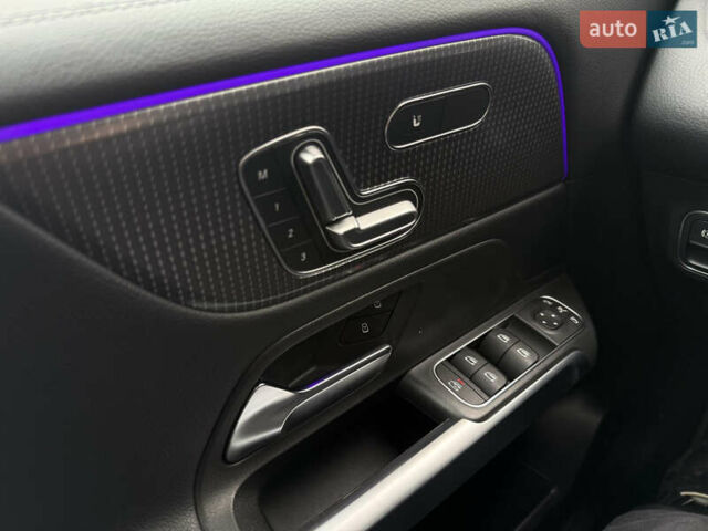 Сірий Мерседес GLB-Class, об'ємом двигуна 1.99 л та пробігом 29 тис. км за 35000 $, фото 17 на Automoto.ua