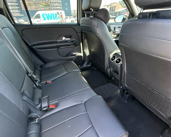 Серый Мерседес GLB-Class, объемом двигателя 1.95 л и пробегом 27 тыс. км за 37500 $, фото 11 на Automoto.ua