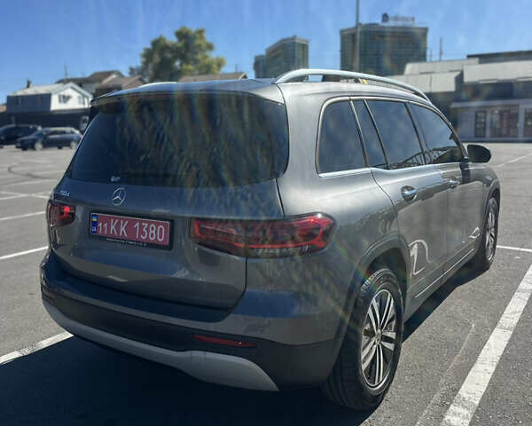 Серый Мерседес GLB-Class, объемом двигателя 1.95 л и пробегом 27 тыс. км за 37500 $, фото 5 на Automoto.ua