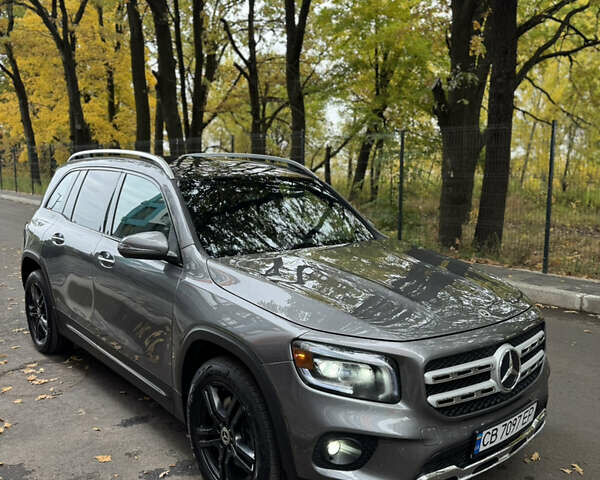 Сірий Мерседес GLB-Class, об'ємом двигуна 1.99 л та пробігом 34 тис. км за 31900 $, фото 1 на Automoto.ua