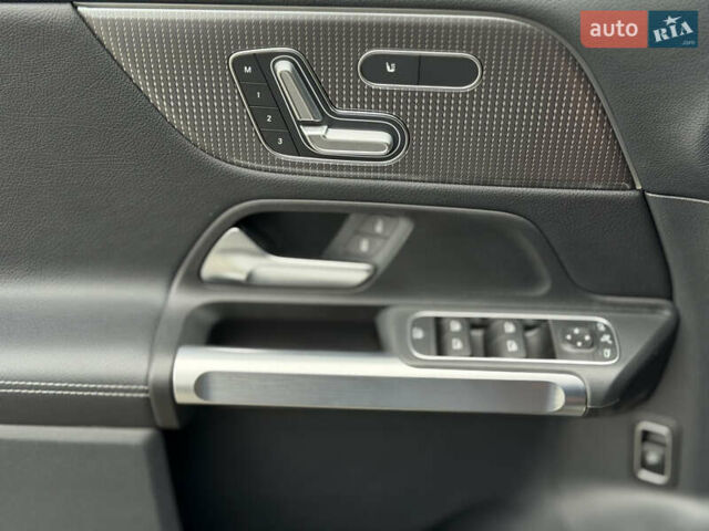 Сірий Мерседес GLB-Class, об'ємом двигуна 2 л та пробігом 32 тис. км за 37000 $, фото 8 на Automoto.ua