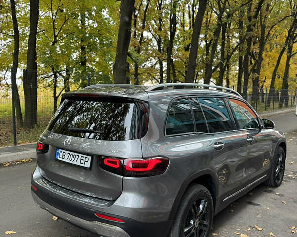 Сірий Мерседес GLB-Class, об'ємом двигуна 1.99 л та пробігом 34 тис. км за 31900 $, фото 2 на Automoto.ua