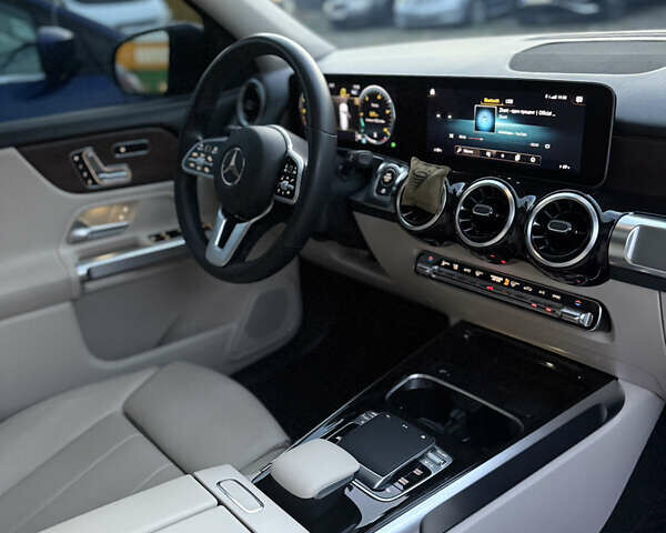 Синий Мерседес GLB-Class, объемом двигателя 1.99 л и пробегом 114 тыс. км за 29000 $, фото 44 на Automoto.ua