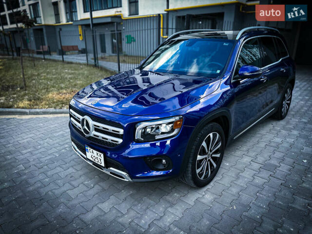 Синий Мерседес GLB-Class, объемом двигателя 1.99 л и пробегом 50 тыс. км за 26900 $, фото 1 на Automoto.ua