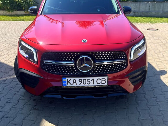 Красный Мерседес GLB, объемом двигателя 2 л и пробегом 48 тыс. км за 40400 $, фото 2 на Automoto.ua