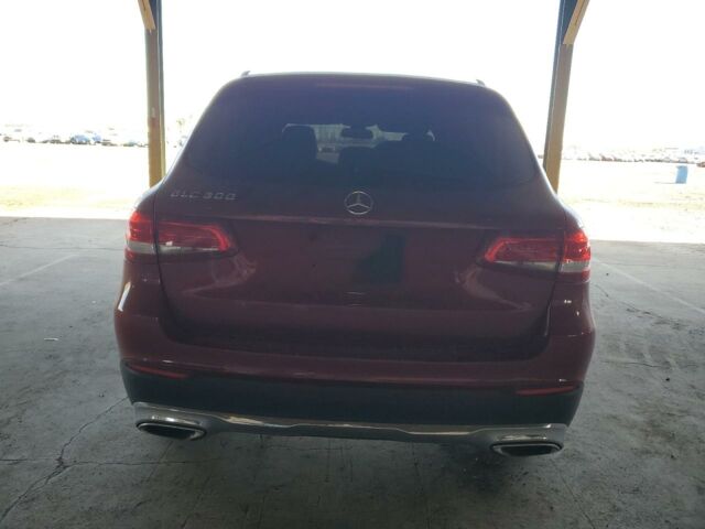 Красный Мерседес GLC 300, объемом двигателя 2 л и пробегом 124 тыс. км за 16800 $, фото 4 на Automoto.ua