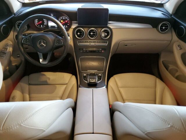 Красный Мерседес GLC 300, объемом двигателя 2 л и пробегом 124 тыс. км за 16800 $, фото 7 на Automoto.ua