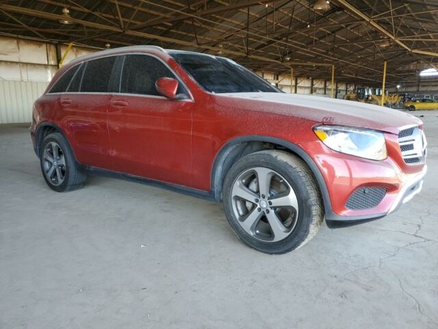 Красный Мерседес GLC 300, объемом двигателя 2 л и пробегом 124 тыс. км за 16800 $, фото 2 на Automoto.ua