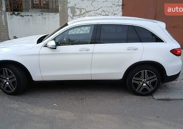 Белый Мерседес ГЛЦ-Класс, объемом двигателя 2.14 л и пробегом 160 тыс. км за 25000 $, фото 2 на Automoto.ua