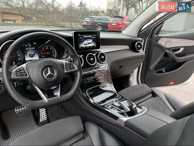 Белый Мерседес ГЛЦ-Класс, объемом двигателя 2.2 л и пробегом 290 тыс. км за 30000 $, фото 2 на Automoto.ua