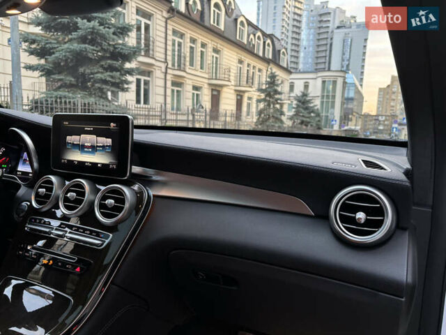 Белый Мерседес ГЛЦ-Класс, объемом двигателя 1.99 л и пробегом 120 тыс. км за 29900 $, фото 38 на Automoto.ua