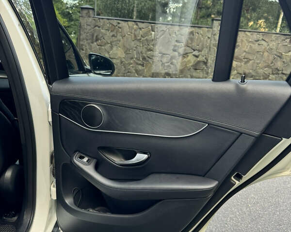 Белый Мерседес ГЛЦ-Класс, объемом двигателя 1.99 л и пробегом 255 тыс. км за 21900 $, фото 7 на Automoto.ua