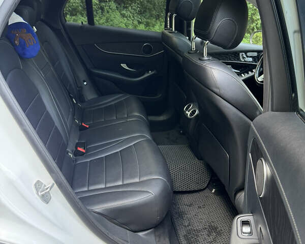 Белый Мерседес ГЛЦ-Класс, объемом двигателя 1.99 л и пробегом 255 тыс. км за 21900 $, фото 5 на Automoto.ua