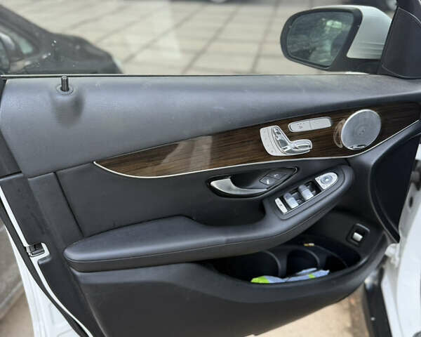 Белый Мерседес ГЛЦ-Класс, объемом двигателя 1.99 л и пробегом 179 тыс. км за 17000 $, фото 10 на Automoto.ua