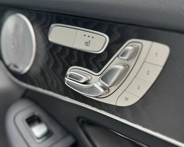 Мерседес ГЛЦ-Класс 2017 в Киеве на Automoto.ua Белый Мерседес ГЛЦ-Класс, объемом двигателя 2.14 л и пробегом 98 тыс. км за 39500 $, фото 19 на Automoto.ua