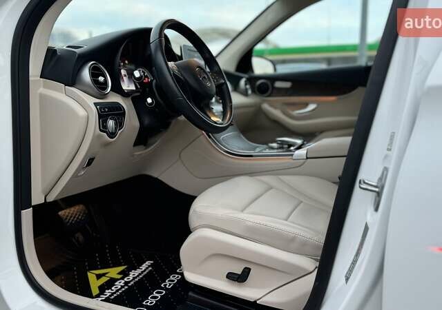 Мерседес ГЛЦ-Класс 2017 в Киеве на Automoto.ua Белый Мерседес ГЛЦ-Класс, объемом двигателя 2.14 л и пробегом 57 тыс. км за 36999 $, фото 14 на Automoto.ua