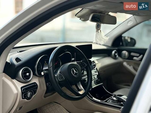 Белый Мерседес ГЛЦ-Класс, объемом двигателя 1.99 л и пробегом 111 тыс. км за 28900 $, фото 11 на Automoto.ua