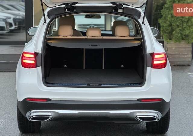 Мерседес ГЛЦ-Класс 2017 в Киеве на Automoto.ua Белый Мерседес ГЛЦ-Класс, объемом двигателя 2.14 л и пробегом 57 тыс. км за 36999 $, фото 41 на Automoto.ua