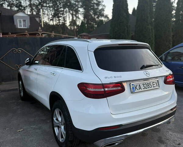 Белый Мерседес ГЛЦ-Класс, объемом двигателя 1.99 л и пробегом 119 тыс. км за 32000 $, фото 9 на Automoto.ua