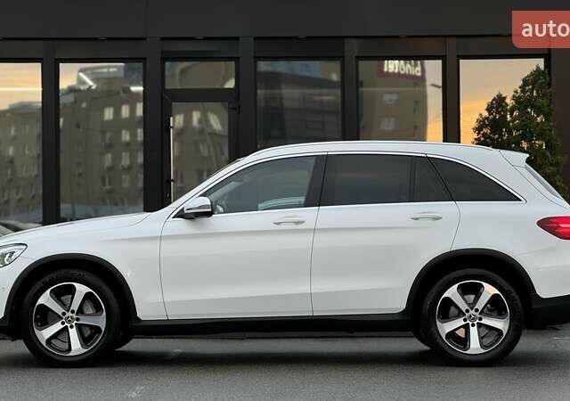 Мерседес ГЛЦ-Класс 2017 в Киеве на Automoto.ua Белый Мерседес ГЛЦ-Класс, объемом двигателя 2.14 л и пробегом 57 тыс. км за 36999 $, фото 3 на Automoto.ua