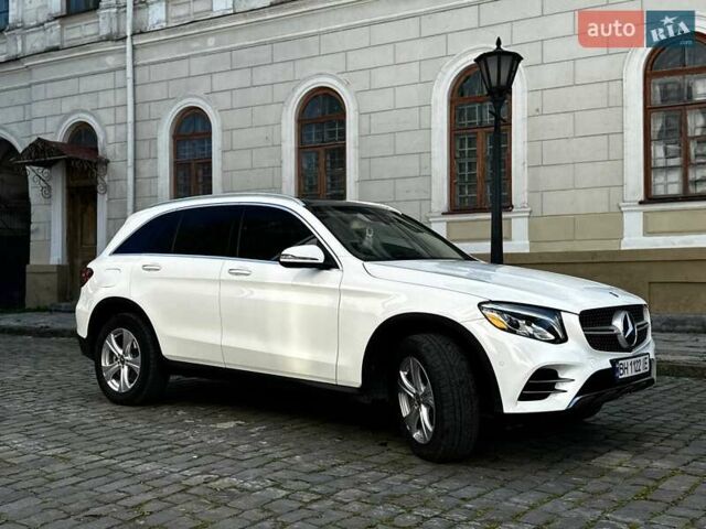 Белый Мерседес ГЛЦ-Класс, объемом двигателя 1.99 л и пробегом 111 тыс. км за 28900 $, фото 1 на Automoto.ua