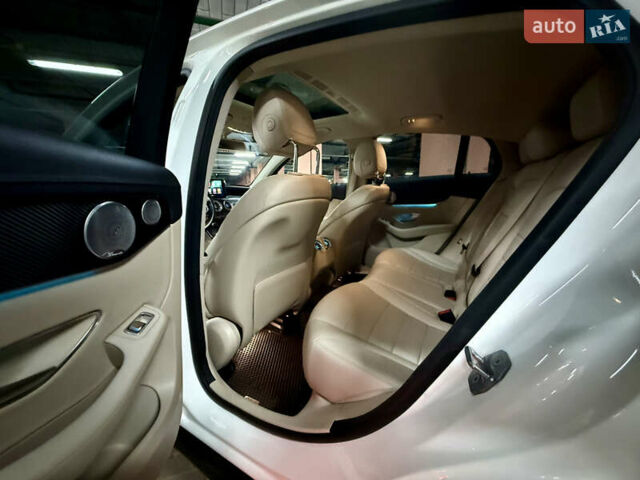 Белый Мерседес ГЛЦ-Класс, объемом двигателя 2 л и пробегом 153 тыс. км за 39999 $, фото 12 на Automoto.ua