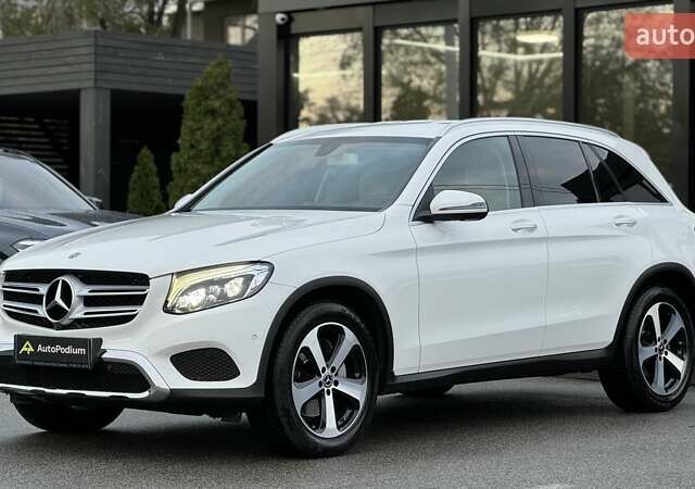 Мерседес ГЛЦ-Класс 2017 в Киеве на Automoto.ua Белый Мерседес ГЛЦ-Класс, объемом двигателя 2.14 л и пробегом 57 тыс. км за 36999 $, фото 2 на Automoto.ua