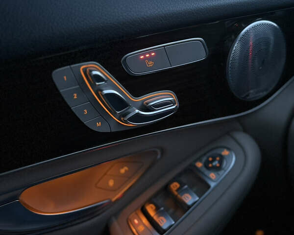 Белый Мерседес ГЛЦ-Класс, объемом двигателя 1.99 л и пробегом 119 тыс. км за 32000 $, фото 22 на Automoto.ua