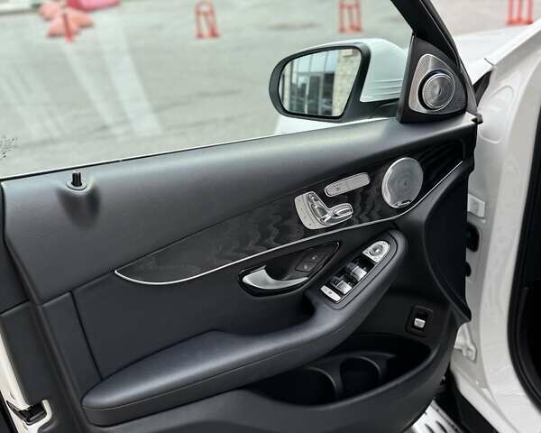 Мерседес ГЛЦ-Класс 2017 в Киеве на Automoto.ua Белый Мерседес ГЛЦ-Класс, объемом двигателя 2.14 л и пробегом 98 тыс. км за 39500 $, фото 3 на Automoto.ua