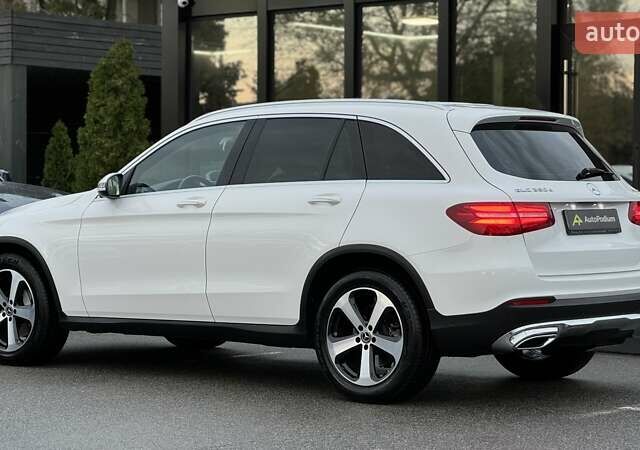 Мерседес ГЛЦ-Класс 2017 в Киеве на Automoto.ua Белый Мерседес ГЛЦ-Класс, объемом двигателя 2.14 л и пробегом 57 тыс. км за 36999 $, фото 4 на Automoto.ua