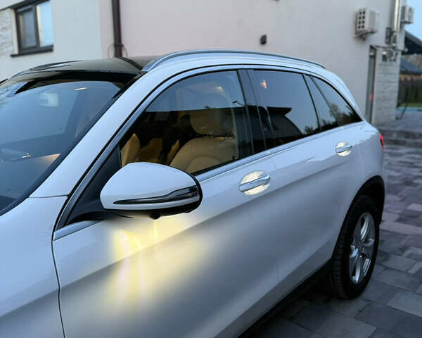 Белый Мерседес ГЛЦ-Класс, объемом двигателя 1.99 л и пробегом 119 тыс. км за 32000 $, фото 2 на Automoto.ua