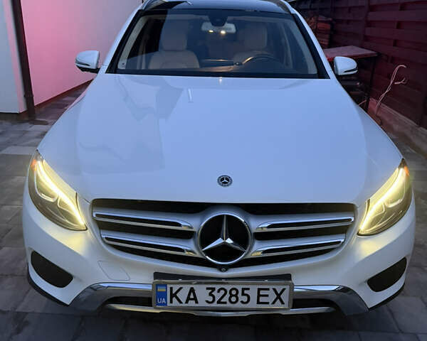 Белый Мерседес ГЛЦ-Класс, объемом двигателя 1.99 л и пробегом 119 тыс. км за 32000 $, фото 3 на Automoto.ua