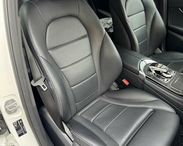 Мерседес ГЛЦ-Класс 2017 в Киеве на Automoto.ua Белый Мерседес ГЛЦ-Класс, объемом двигателя 2.14 л и пробегом 98 тыс. км за 39500 $, фото 23 на Automoto.ua